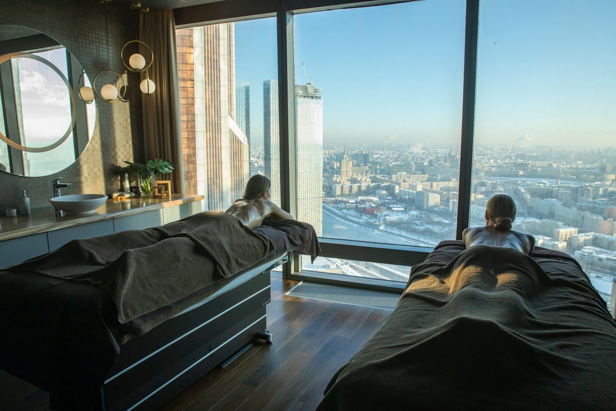 Расслабляющий антистрессовый массаж для снятия стресса и напряжения