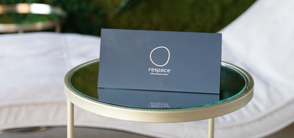 Что подарить коллегам-женщинам на 8 марта 2026: подборка идей