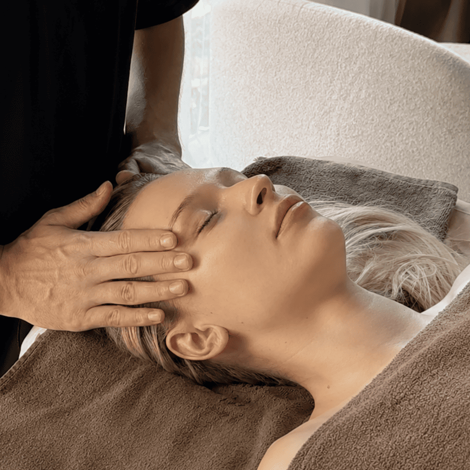 Sculpturing and sharp massage of the face